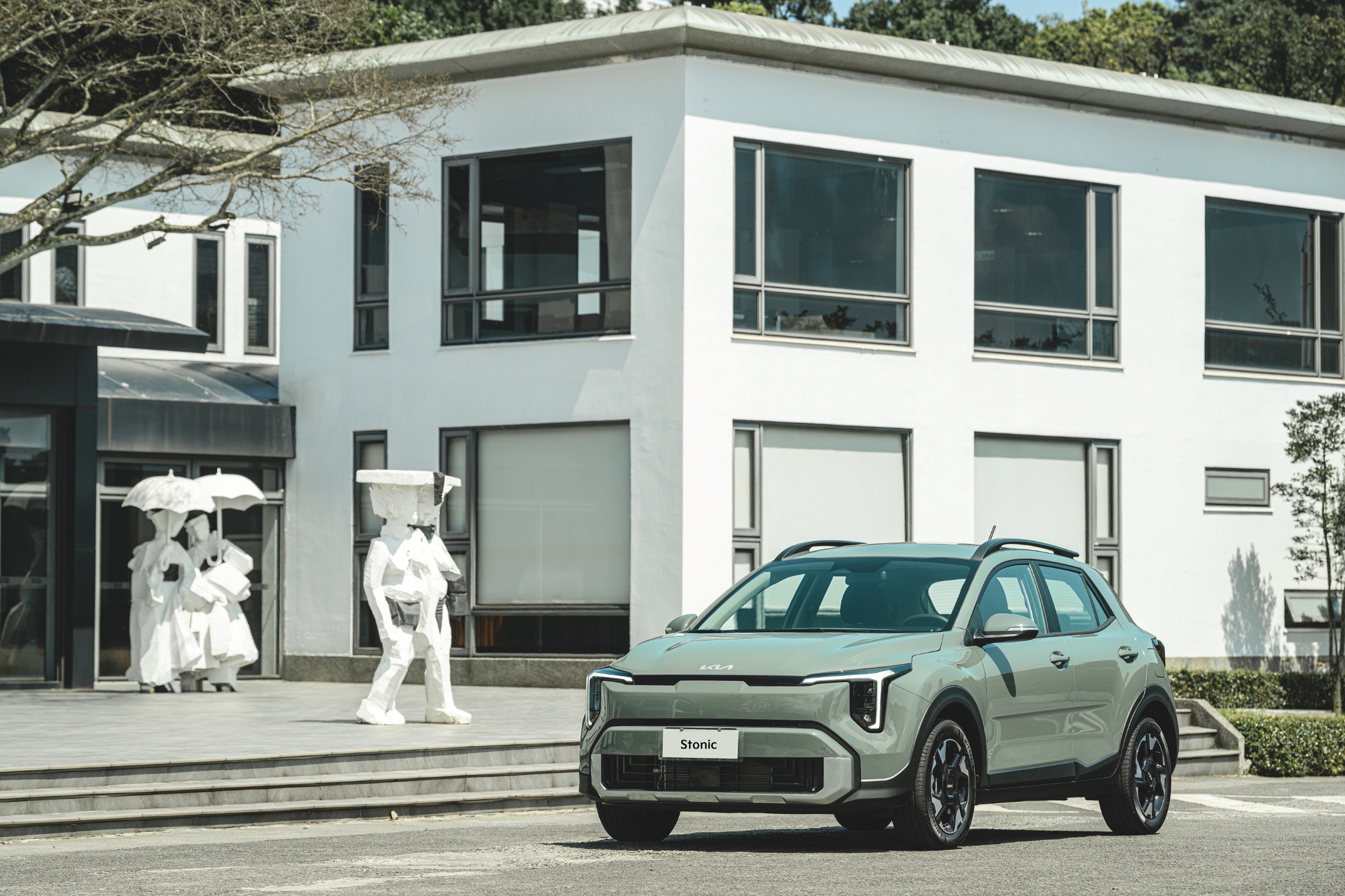 1. Kia新能源熱銷驅動成長，3月訂單近1,300張，其中全新的Kia智慧油電科技潮旅The new Stonic，於2週內突破350張訂單，展現驚人的成長動能。